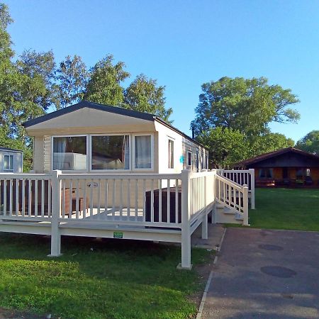 Beautiful 3 Bedroom Caravan With Hot Tub - Tattershall Lakes Buitenkant foto