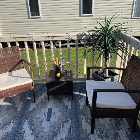 Beautiful 3 Bedroom Caravan With Hot Tub - Tattershall Lakes Buitenkant foto