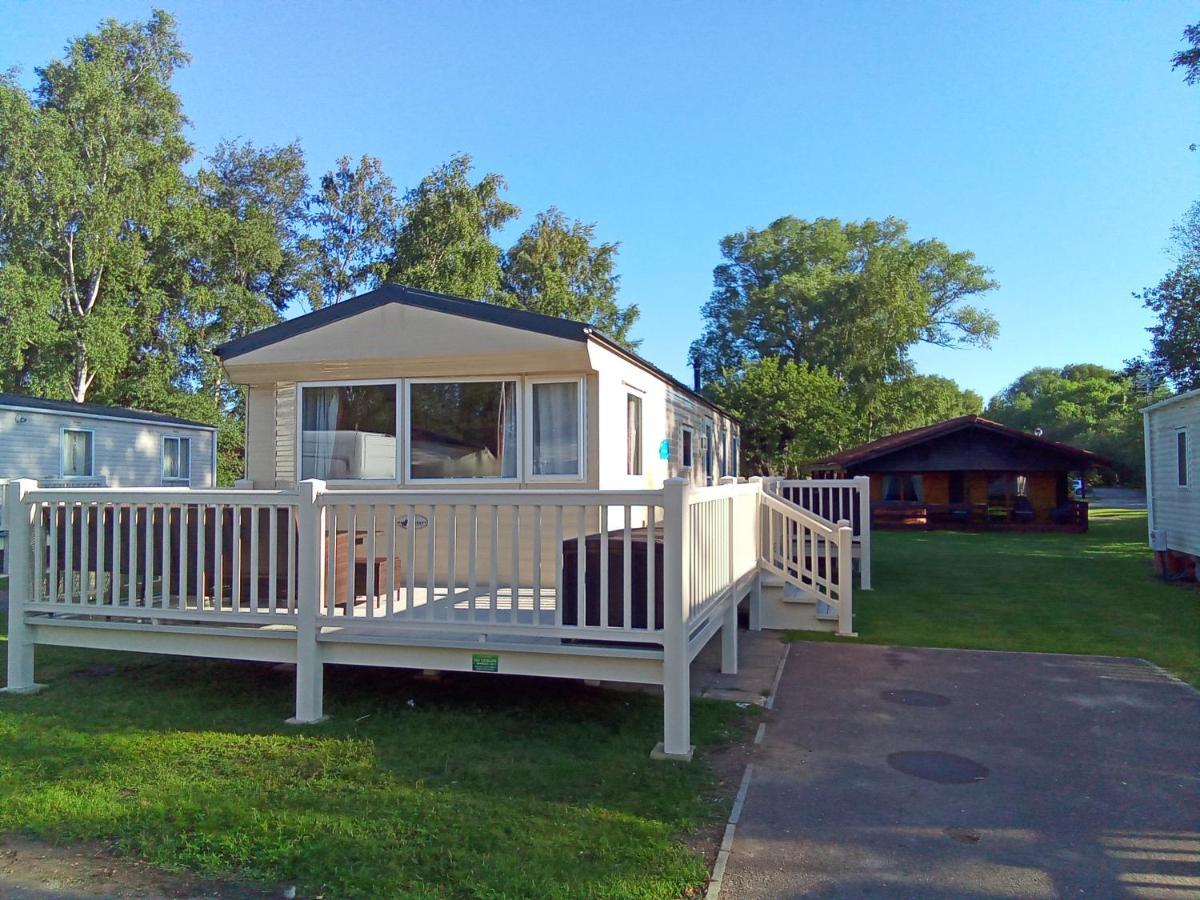 Beautiful 3 Bedroom Caravan With Hot Tub - Tattershall Lakes Buitenkant foto