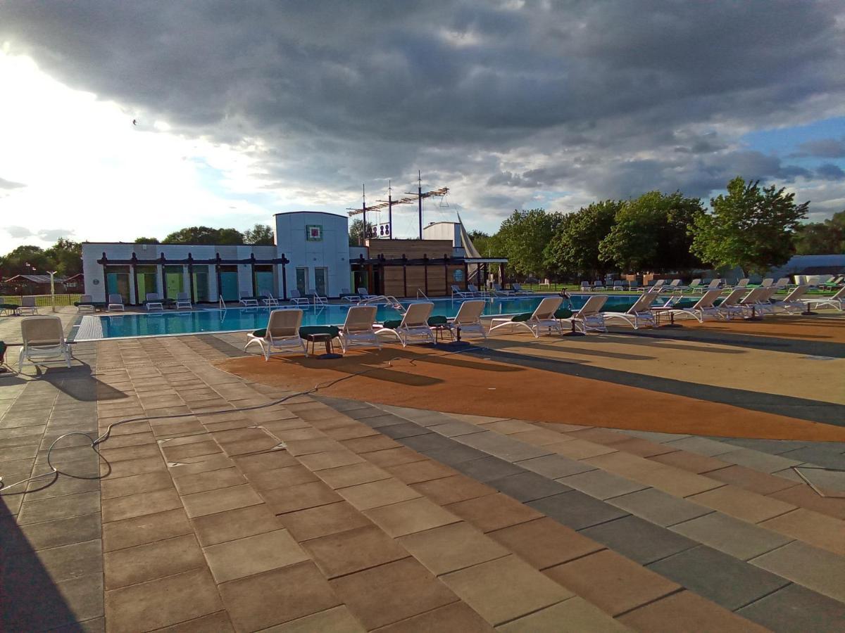 Beautiful 3 Bedroom Caravan With Hot Tub - Tattershall Lakes Buitenkant foto