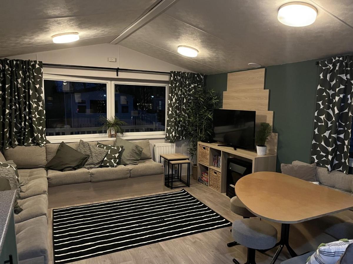 Beautiful 3 Bedroom Caravan With Hot Tub - Tattershall Lakes Buitenkant foto